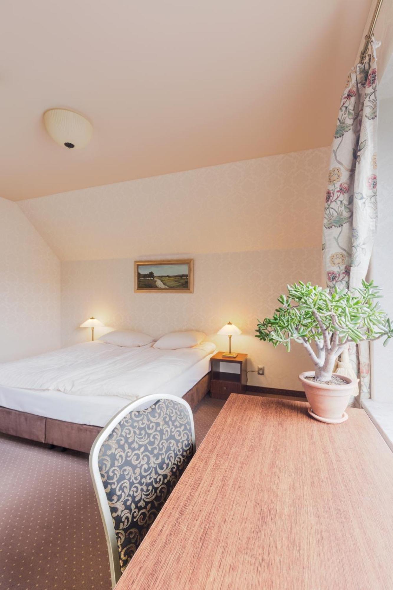 Hotel Folwark Zgierz Room photo